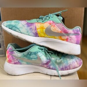 Nike Tie-Dye Pastel Running Shoes with Mint Accents